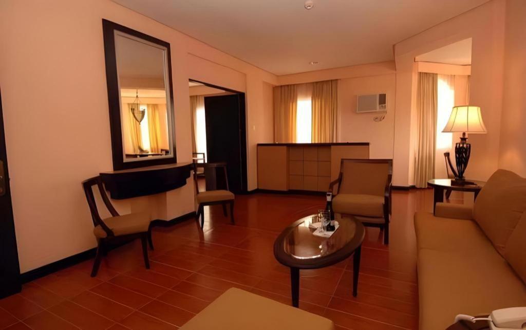 Planta Centro Bacolod Hotel & Residences Eksteriør billede